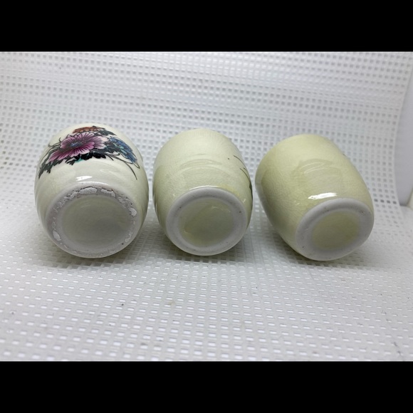 Vintage Porcelain Sake Set, 4 pcs 5-3/4"H Decanter & 2" Cups. - Picture 6 of 14